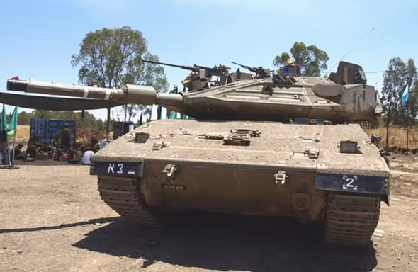Các cảm biến của hệ thống Trophy trên xe tăng Merkava. Ảnh: Internet.