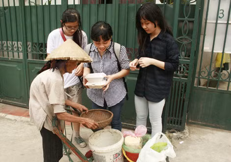 Tại làng Vạn Phúc.