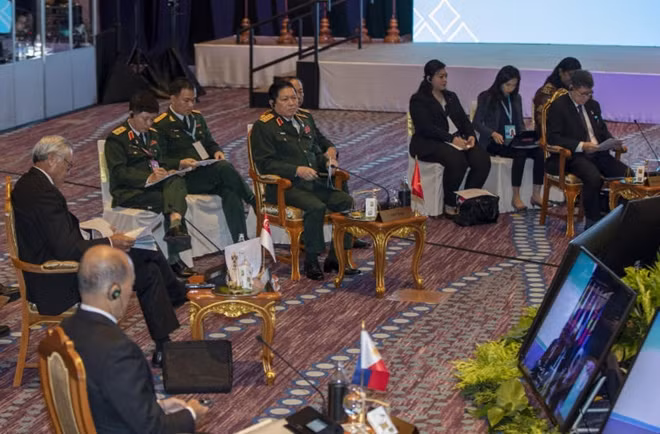 Bộ trưởng Quốc phòng các nước ASEAN tại hội nghị. Ảnh: AP