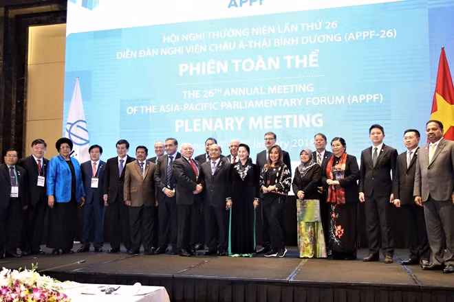 Các đại biểu chụp ảnh kỉ niệm tại lễ bế mạc Hội nghị APPF-26.