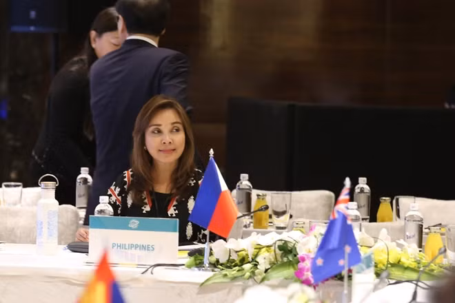 Đại diện Thượng viện Philippines tại phiên toàn thể 3.