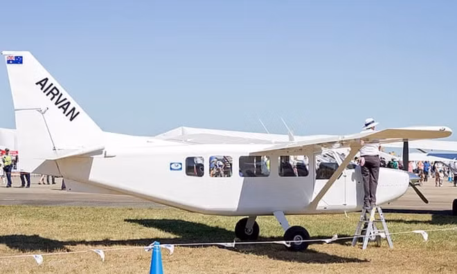 Chiếc Airvan chuyên chở các vận động viên nhảy dù. Ảnh: Bidgee