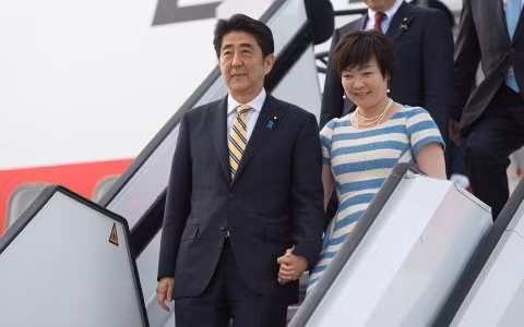 Thủ tướng Nhật Bản Shinzo Abe và phu nhân. Ảnh: NHK