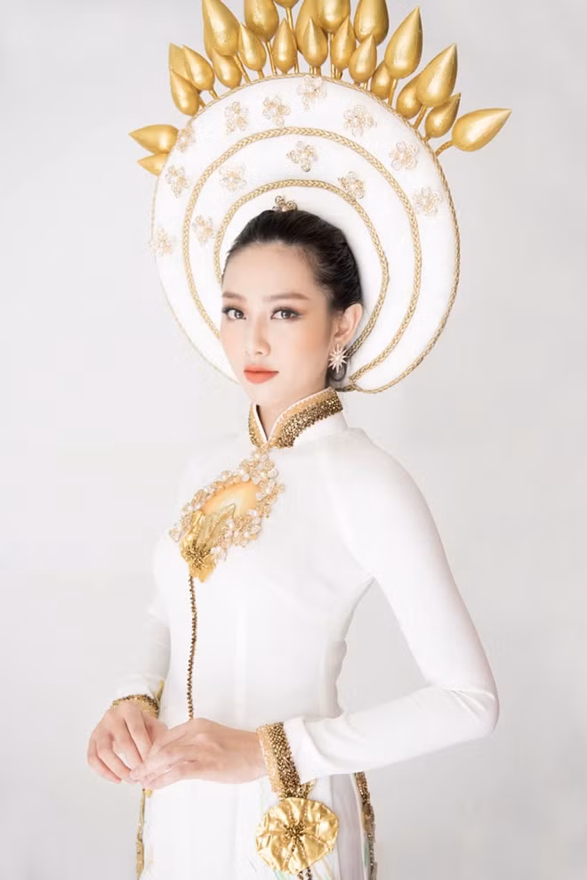Cùng với phần thi bikini và dạ hội, phần thi Quốc Phục sẽ được người đẹp các nước đồng diễn vào ngày chung kết 9-11.
