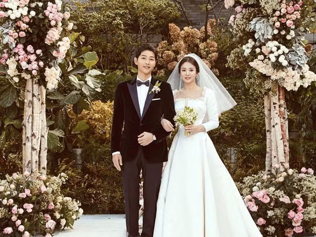 Cặp đôi vàng của làng giải trí Hàn Quốc quyết định ly hôn sau 2 năm chung sống. Ảnh: Soompi Cặp đôi vàng của làng giải trí Hàn Quốc quyết định ly hôn sau 2 năm chung sống. Ảnh: Soompi