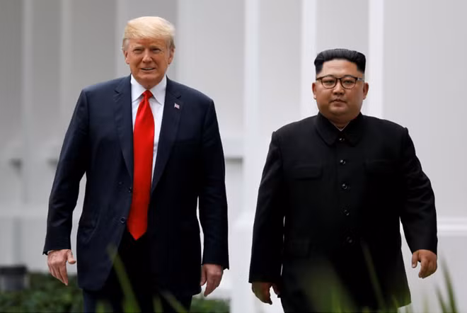 Tổng thống Mỹ Donald Trump và Nhà lãnh đạo Triều Tiên Kim Jong-un tại Hội nghị thượng đỉnh Mỹ-Triều diễn ra hồi tháng 6 vừa qua tại Singapore. Ảnh: Reuters