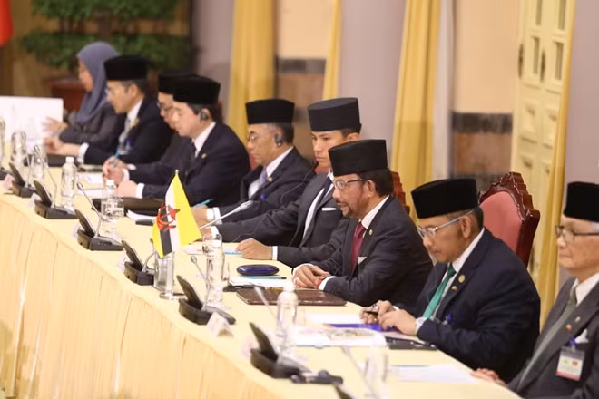 Quốc vương Brunei Darussalam Haji Hassanal Bolkiah cùng phái đoàn dự Hội đàm.