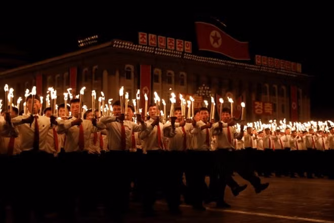 Những màn diễu hành đồng đều và uy nghiêm được thực hiện bởi các thành viên đội hình trình diễn.
