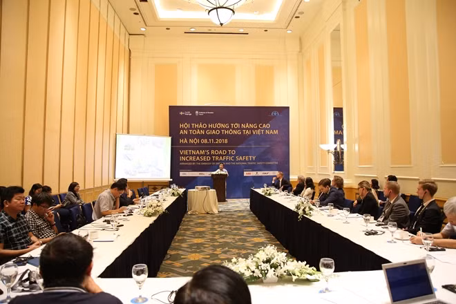 Buổi hội thảo thu hút sự tham gia của các chuyên gia về an toàn giao thông tại Việt Nam và Thụy Điển.