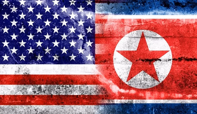 5. Khung thỏa thuận Tháng 10-1994, Mỹ đã ký một thỏa thuận về giải trừ vũ khí hạt nhân với Triều Tiên. Theo hiệp ước được gọi là “Khung thỏa thuận”, miền Bắc sẽ đóng băng các hoạt động nguyên tử và đồng ý sẽ tháo dỡ các cơ sở hạt nhân để đổi lấy việc xây dựng hai lò phản ứng hạt nhân nước nhẹ để sản xuất và cung cấp dầu. Song thỏa thuận này đã sụp đổ vào năm 2002, khi các quan chức Mỹ cáo buộc Triều Tiên ngầm thực hiện một chương trình hạt nhân bằng cách sử dụng uranium làm giàu. Ảnh: CSB