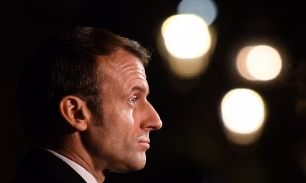 Tổng thống Pháp Emmanuel Macron tiếp tục đau đầu với một làn sóng phản đối mới. Ảnh: Reuters