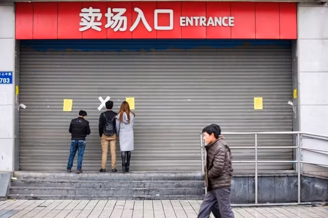 Hàng loạt cửa hàng Lotte của Hàn Quốc bị đóng cửa tại Trung Quốc. Ảnh: Reuters