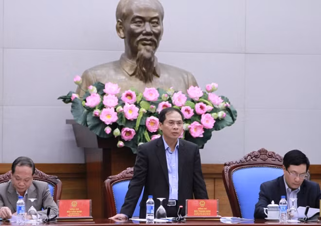 Thứ trưởng Bộ Ngoại giao, Phó Chủ tịch Ủy ban Quốc gia APEC 2017 Bùi Thanh Sơn phát biểu tại phiên họp ngày 21-12.
