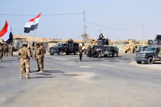 Lực lượng vũ trang Iraq tại thị trấn Rawa - khu vực cuối cùng từng bị IS chiếm đóng ngày 17-11. Ảnh: Reuters