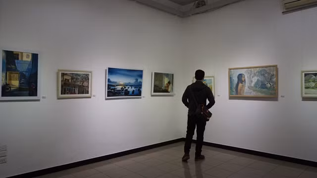 Họ đến từ nhiều ngành nghề, công việc khác nhau nhưng có chung một niềm đam mê mãnh liệt với hội họa. Cùng nhau, họ xuất hiện tại Triển lãm Tìm Về - sự kiện dành riêng cho những người học vẽ không chuyên. Họ đến từ nhiều ngành nghề, công việc khác nhau nhưng có chung một niềm đam mê mãnh liệt với hội họa. Cùng nhau, họ xuất hiện tại Triển lãm Tìm Về - sự kiện dành riêng cho những người học vẽ không chuyên.
