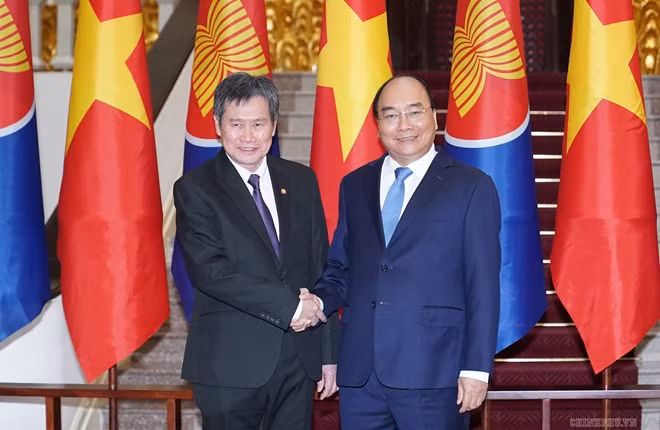 Thủ tướng Nguyễn Xuân Phúc tiếp Tổng Thư ký ASEAN Lim Jock Hoi. Ảnh: Quang Hiếu