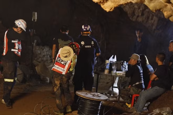 Tuy nhiên, vào thời điểm lực lượng cứu hộ tìm được vị trí các em nhỏ mất tích, khu vực hang động đổ mưa lớn kéo dài, dẫn tới mực nước trong hang dâng cao tới 5m, gây khó khăn cho công tác định vị và cứu hộ của lực lượng chức năng. Hệ thống hang động Tham Luang thuộc tỉnh Chiang Rai dài 10 km có kết cấu được cho là phức tạp. Ảnh: Bangkok Post