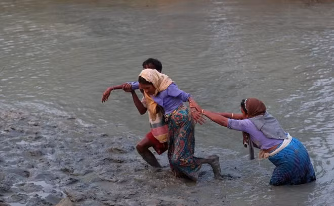 Người Rohingya đang tiếp tục sơ tán khỏi Myanmar để tránh bạo lực, đặc biệt là từ khi xảy ra đụng độ vũ trang giữa quân đội Myanmar và phiến quân Hồi giáo.