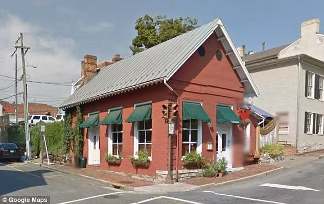 Hình ảnh nhà hàng Red Hen nơi vụ việc xảy ra. ảnh: Google Map
