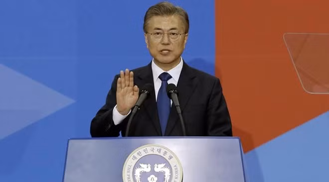Tổng thống Hàn Quốc Moon Jae-in vô cùng sốc trước việc bị che giấu về THAAD. Ảnh: Reuters
