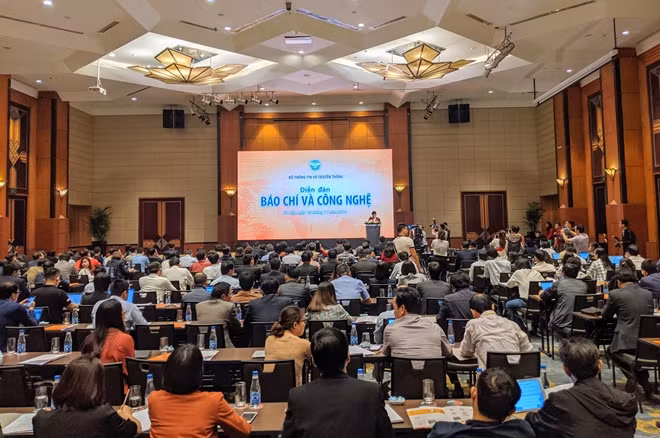 Hơn 200 đại biểu, diễn giả, chuyên gia tham dự diễn đàn.