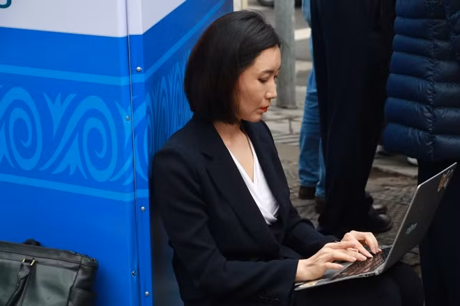 Luôn sẵn sàng làm việc mọi lúc mọi nơi.