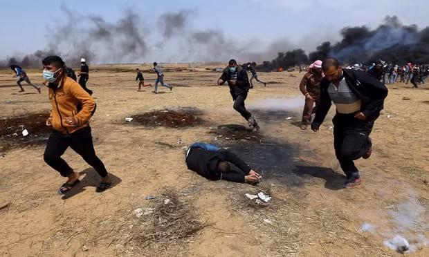 Những cuộc đụng độ đã diễn ra liên tiếp trong suốt một tháng qua giữa những người Palestine biểu tình và lực lượng quân đội Israel tại Dải Gaza. Ảnh: EPA
