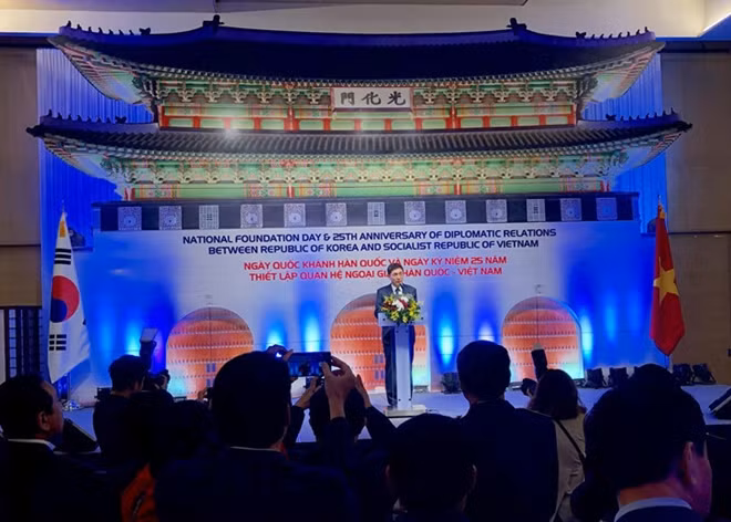 Đại sứ Đặc mệnh toàn quyền Đại Hàn Dân Quốc tại Việt Nam Lee Hyuk phát biểu tại lễ kỷ niệm. Ảnh: VOV