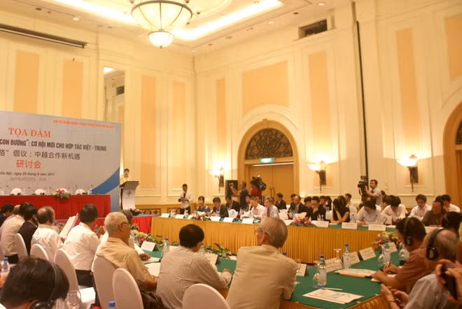 Khung cảnh buổi tọa đàm.