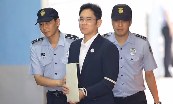 Tòa án đã ra phán quyết kết án 5 năm tù đối với Phó Chủ tịch Tập đoàn Samsung Lee Jae-yong. Ảnh: EPA