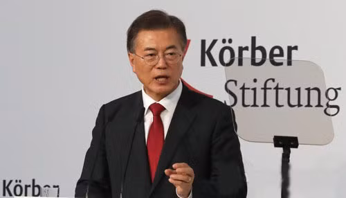 Tổng thống Hàn Quốc Moon Jae-in phát biểu tại Berlin (Đức) về những dự định của ông xoay quanh vấn đề hòa bình trên bán đảo Triều Tiên. Ảnh: Yonhap