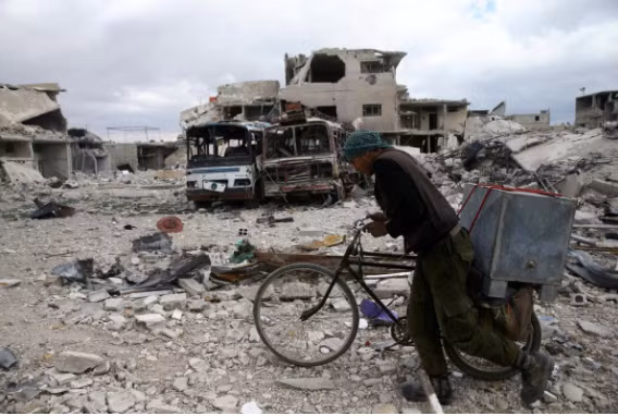 Khu vực Douma, Đông Ghouta trở nên tiêu điều, hoang tàn. Ảnh: Reuters