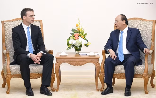 Thủ tướng Nguyễn Xuân Phúc và Bộ trưởng Ngoại giao Estonia Sven Mikser - Ảnh: VGP/Quang Hiếu