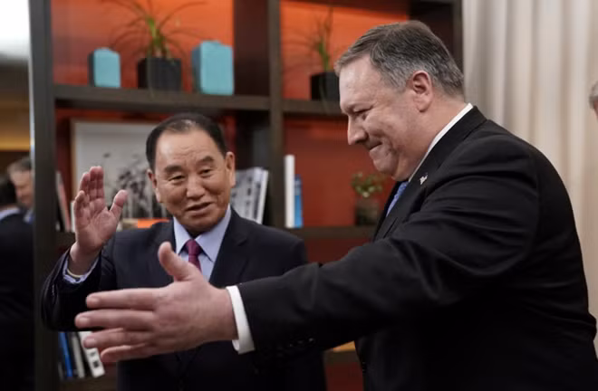 Ngoại trưởng Mỹ Mike Pompeo và nhà đàm phán chính của Triều Tiên về vấn đề hạt nhân Kim Yong-chol. Ảnh: Reuters