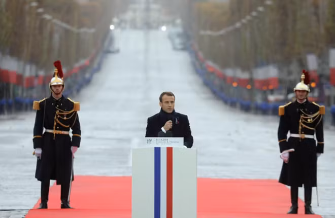 Tổng thống Pháp Emmanuel Macron phát biểu tại lễ kỷ niệm. Ảnh: Reuters