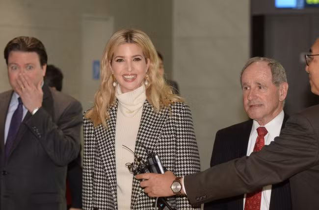 Ngày 23-2, chuyên cơ chở con gái của Tổng thống Mỹ Donald Trump, Ivanka Trump, đã hạ cánh tại Hàn Quốc, bắt đầu chuyến thăm chính thức kéo dài 4 ngày của Ivanka Trump tại xứ sở kim chi với trọng tâm là việc tham dự lễ bế mạc thế vận hội mùa đông tại PyeongChang. Ảnh: CNN