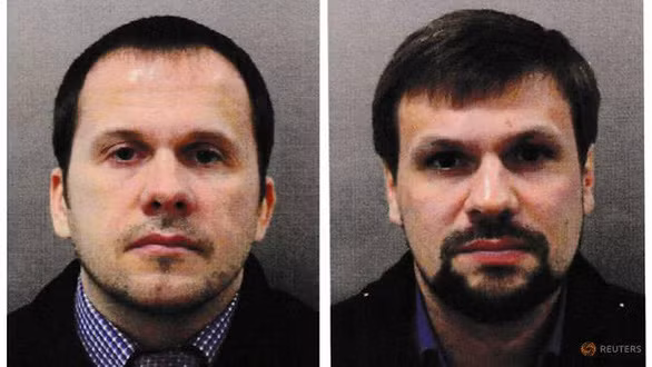 Chân dung hai người đàn ông mà chính quyền Anh cáo buộc đã đầu độc cựu điệp viên Skripal và con gái. Ảnh: Reuters