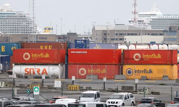Các container được đặt tại cảng biển Zeebrugge, Bỉ. Ảnh: PA