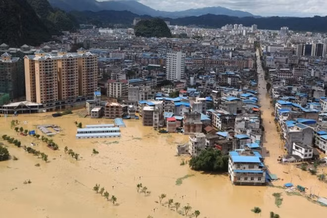 Lũ lụt bao trùm toàn bộ khu Liễu Châu, Quảng Tây hôm 2-7. Ảnh: Reuters