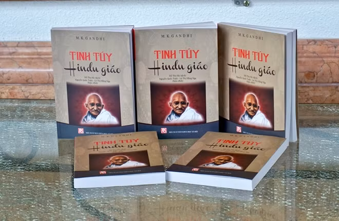 Cận cảnh bản dịch sang tiếng Việt cuốn sách "Tinh túy Hindu giáo".