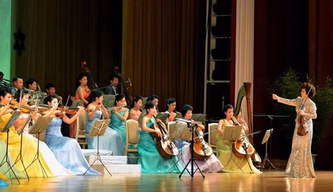 Đoàn nghệ thuật Samjiyon biểu diễn ở Bình Nhưỡng, CHDCND Triều Tiên vào ngày 19-2-2015. Ảnh: Yonhap