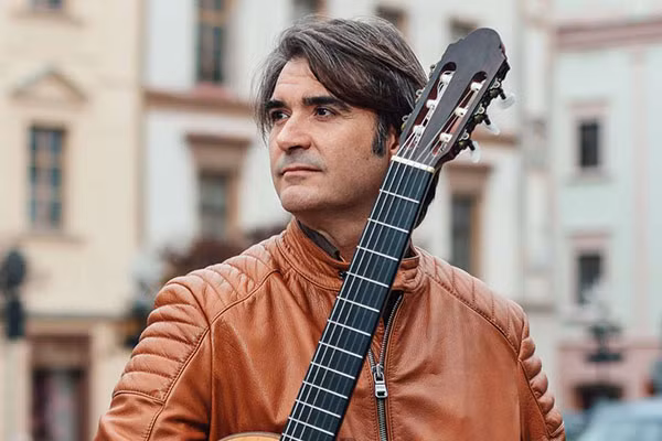 Bậc thầy guitar người Tây Ban Nha Rafael Serrallet. Ảnh: Pinterest