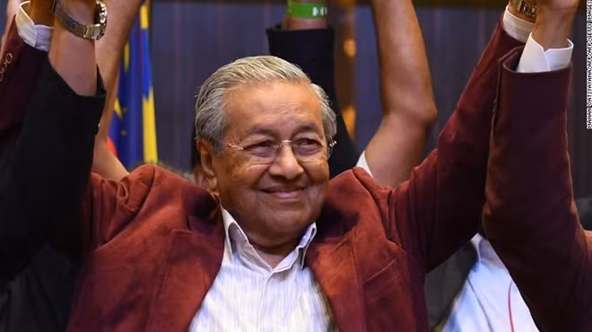 Sự trở lại của ông Mahathir nhận được sự ủng hộ và tín nhiệm lớn từ đông đảo người dân Malaysia. Ảnh: CNN