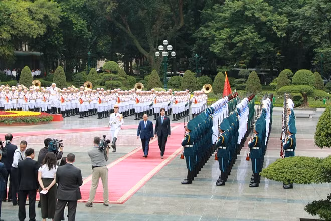 Chuyến thăm chính thức Việt Nam của Thủ tướng Canada Justin Trudeau diễn ra trong bối cảnh quan hệ Việt Nam - Canada phát triển tích cực. Việt Nam hiện là đối tác thương mại lớn nhất của Canada ở Đông Nam Á, là thị trường ưu tiên của Chương trình Hành động Thị trường Toàn cầu của Canada.