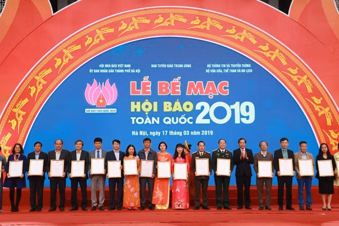 Khối Báo chí CAND vinh dự là một trong các đơn vị đạt Giải A “Gian trưng bày ấn tượng, đặc sắc” tại Hội Báo toàn quốc 2019.