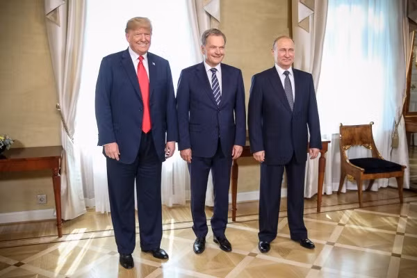 Văn phòng Tổng thống Phần Lan Sauli Niinisto đăng ảnh lãnh đạo nước này chụp cùng Tổng thống Mỹ và Nga. Ảnh: Twitter