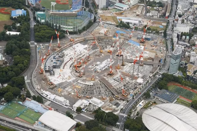 Một phần công trình xây dựng sân vận động Quốc gia tại Tokyo. Ảnh: Japan Times