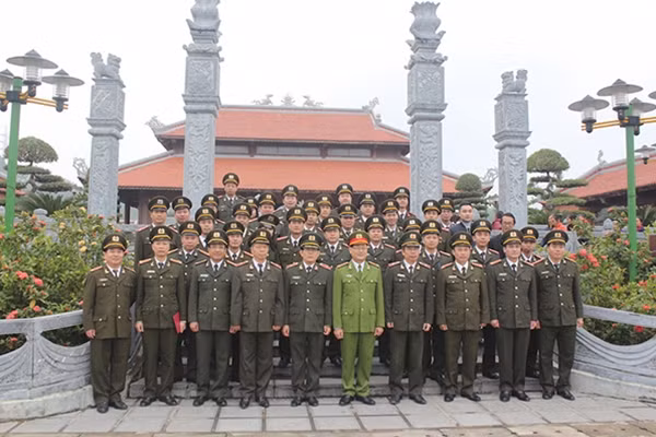 Đoàn đại biểu Học viện ANND tại Khu di tích lịch sử Truông Bồn.