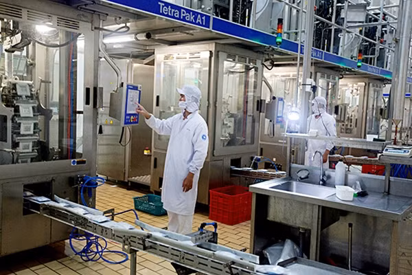 Dây chuyền sản xuất sữa của Vinamilk sử dụng công nghệ hàng đầu thế giới.