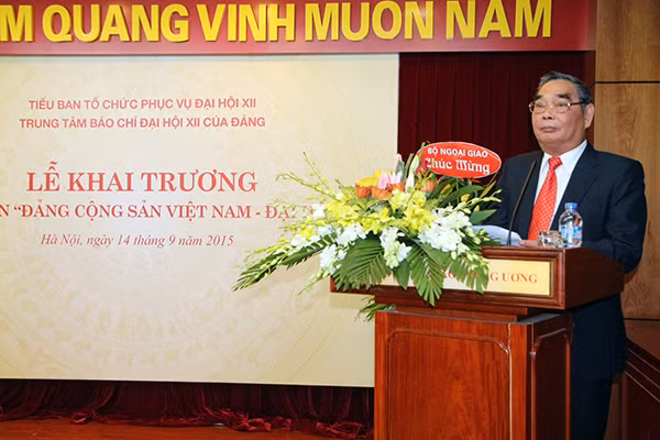 Đồng chí Lê Hồng Anh phát biểu tại lễ khai trương.